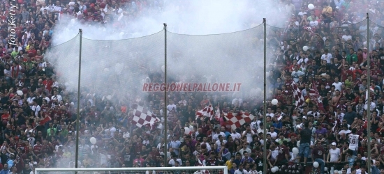 [FOTO] Reggina Calcio-Reggio Calabria, derby al Sant’Agata. Ma la Sud non gradisce…