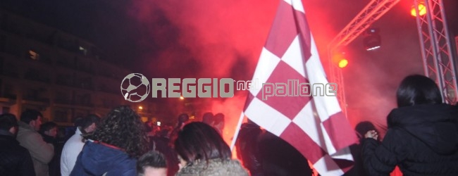 Batte forte il CUORE AMARANTO: la tifoseria colora la notte di Reggio Calabria (FOTO E VIDEO)