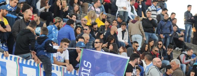 Esulta il Raciti: Carbone-gol e il Siderno vince il derby