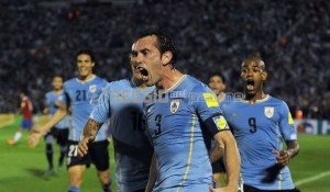 Uruguay - Cile 3-0 Esultanza Godin