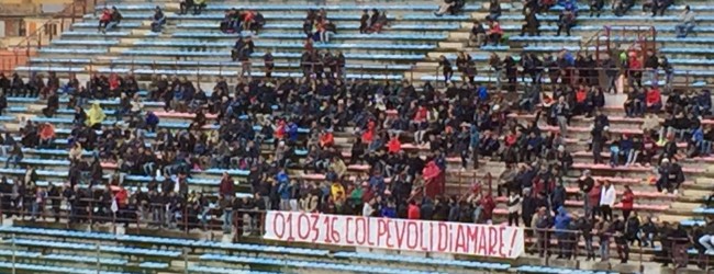Reggio Calabria-Frattese: “Colpevoli di amare”, gli ultras amaranto in silenzio