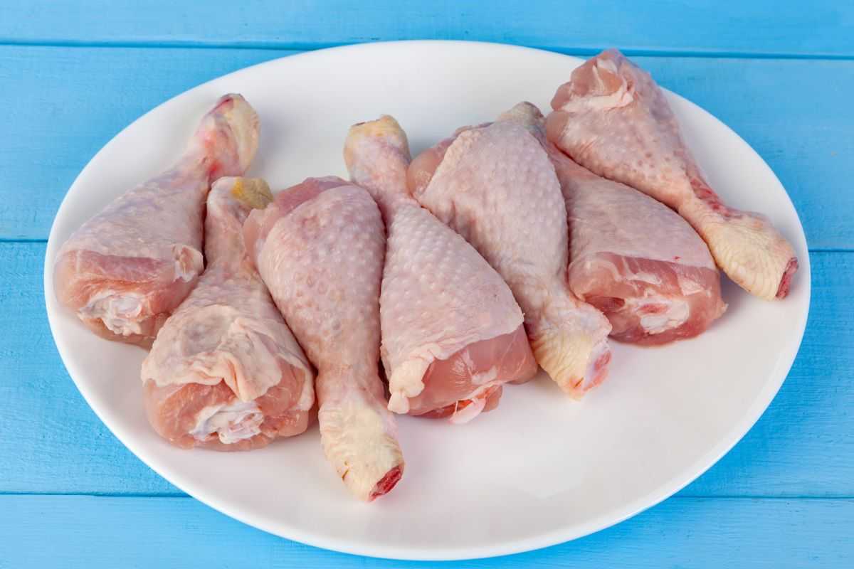 Cosce di pollo sul piatto
