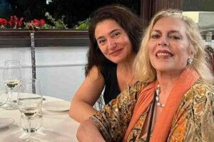 Nadia Cassini a cena con la figlia