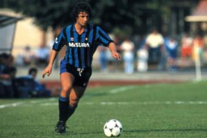 evaristo beccalossi con la maglia dell'inter