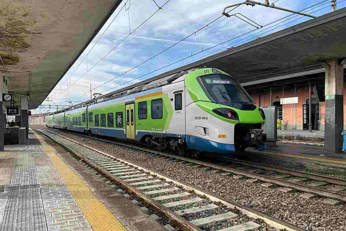 treno pop fermi in stazione