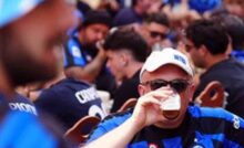 Tifosi dell'Inter fuori dallo stadio a Monaco