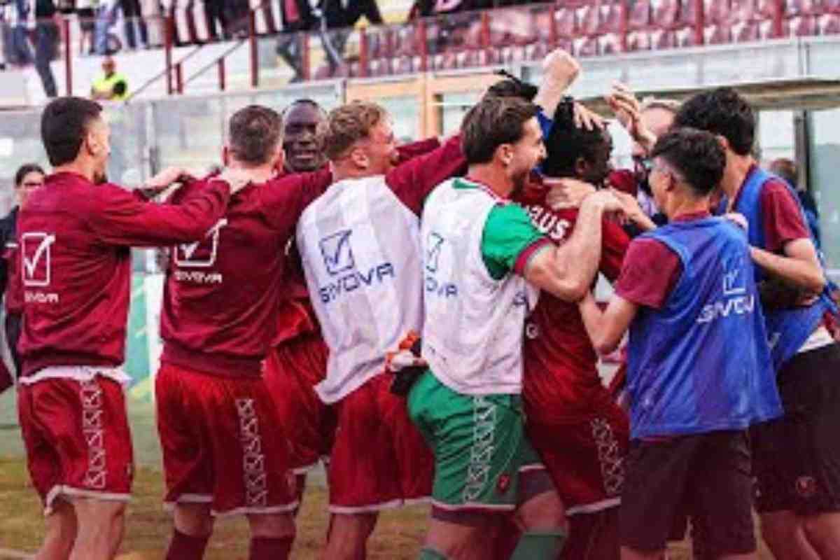 giocatori reggina festeggiano